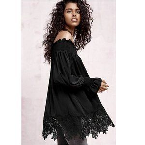 NWT Vettora off-the-shoulder top by Eri + Ali sz M